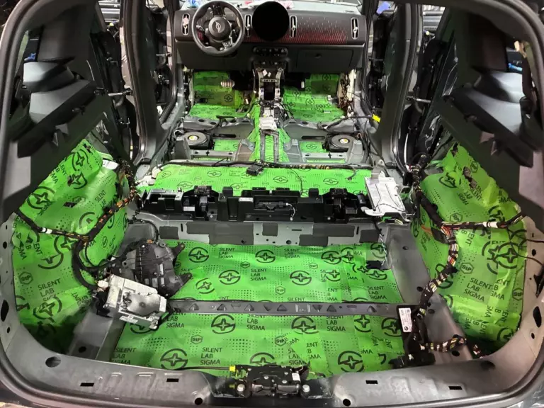 Шумоизоляция пола Mini Cooper Countryman3